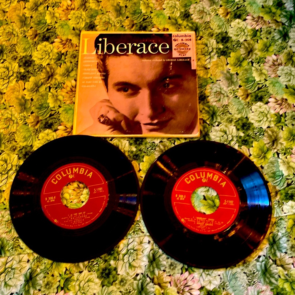Liberace. Columbia 45 RPM total of two vintage records.